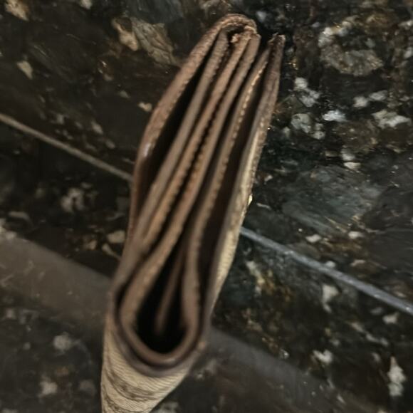 Gucci trifold sherry line wallet. Great condition Authentic - Picture 9 of 11